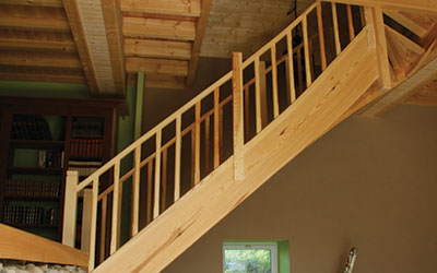 escalier-quart-tournant-haut-en-bois-sur-mesure